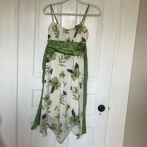 Super cute handkerchief cut dress!